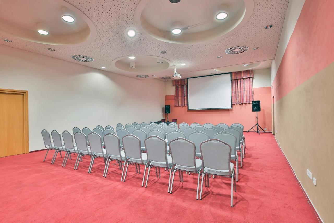 Lh Hotel Dvorak Tabor Congress & Wellness Экстерьер фото